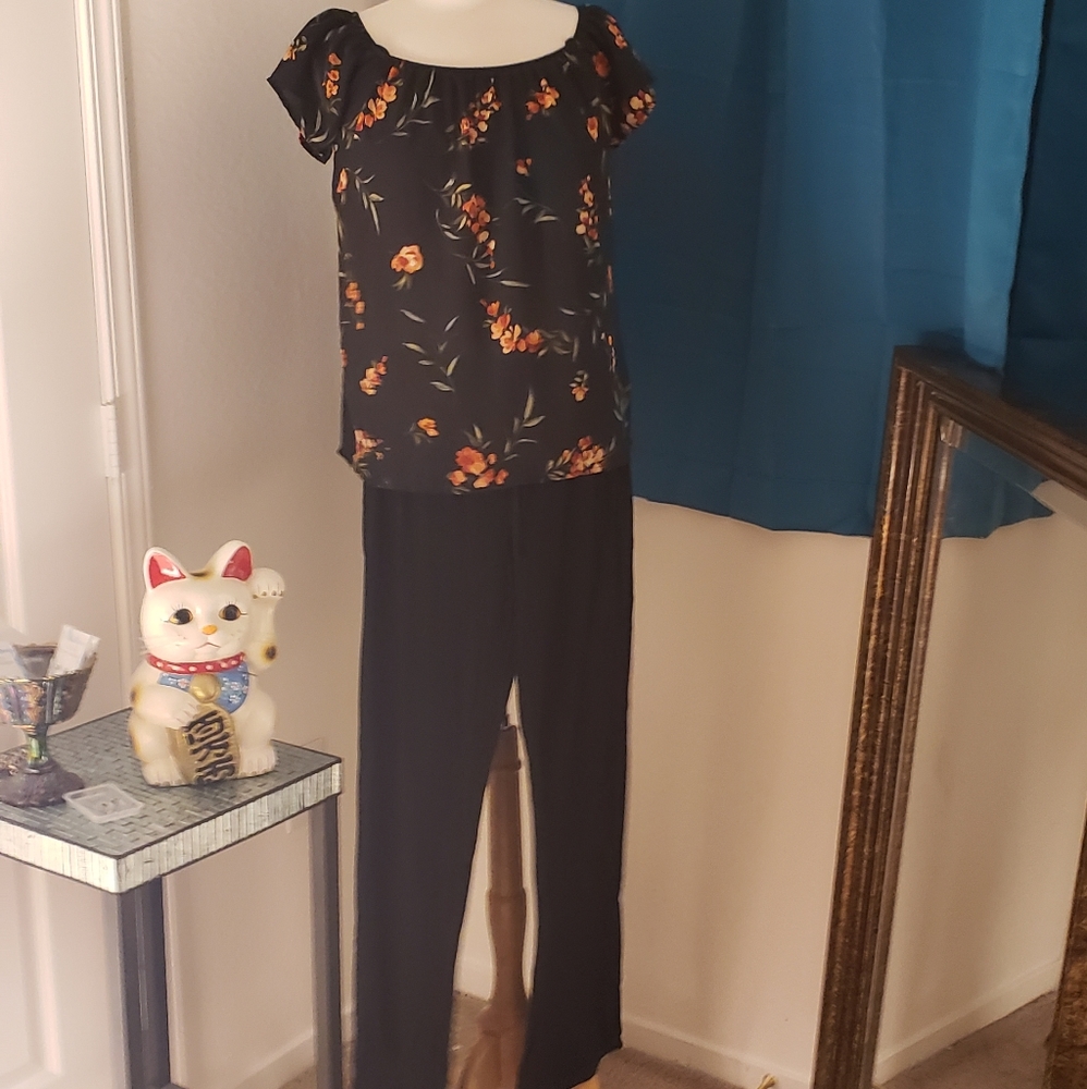 Clothing - Picture 6 of 8